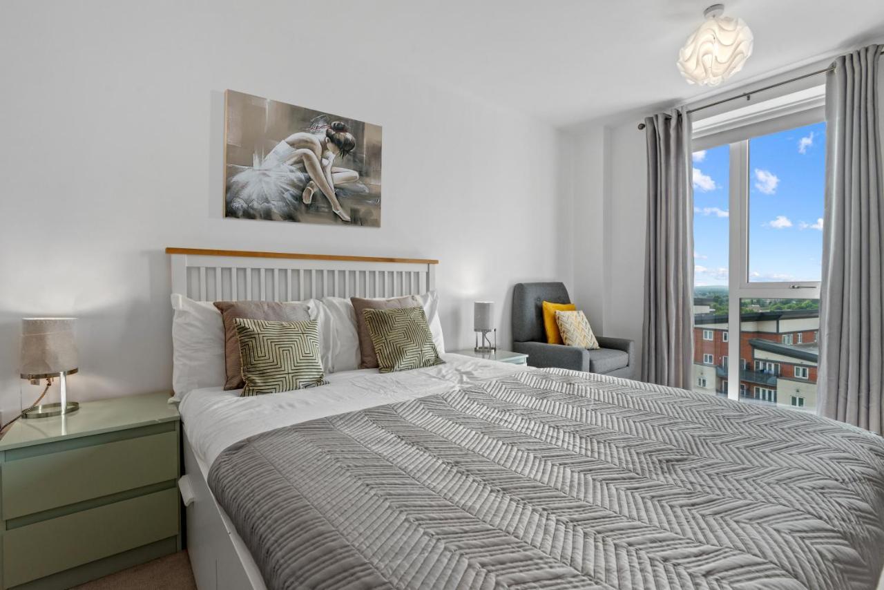 Penthouse Flat In Slough Center Lägenhet Exteriör bild